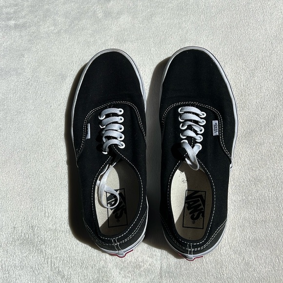 Vans Lace Up Size 9 (men) / 10.5 (women) - Picture 2 of 7